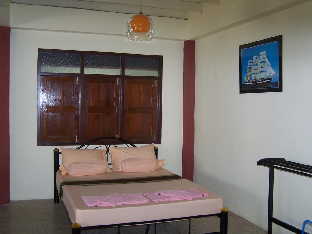 Hôtel Ban Khun Ning Bungalow 1 à Ko Sichang Chambre photo